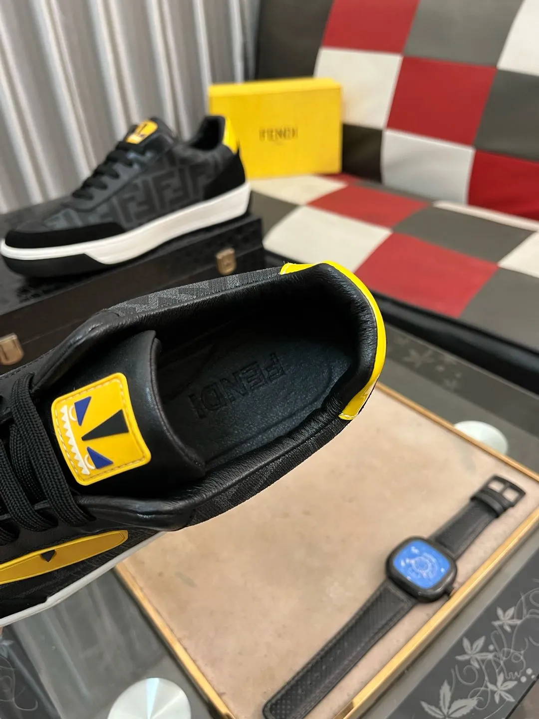 Men's shoes 💰400⌚️⌚️[fendi] Fendi classic and comfortable men, this complex sneaker is made of soft calfskin➕genuine leather lining➕original ultra-light rubber material with rough outsole. This unique and light style is suitable for the casual and refined sensibility of this season. It is comfortable and natural on the feet. It is an everyday style for casual travel in autumn and winter! 38−443️⃣colors available